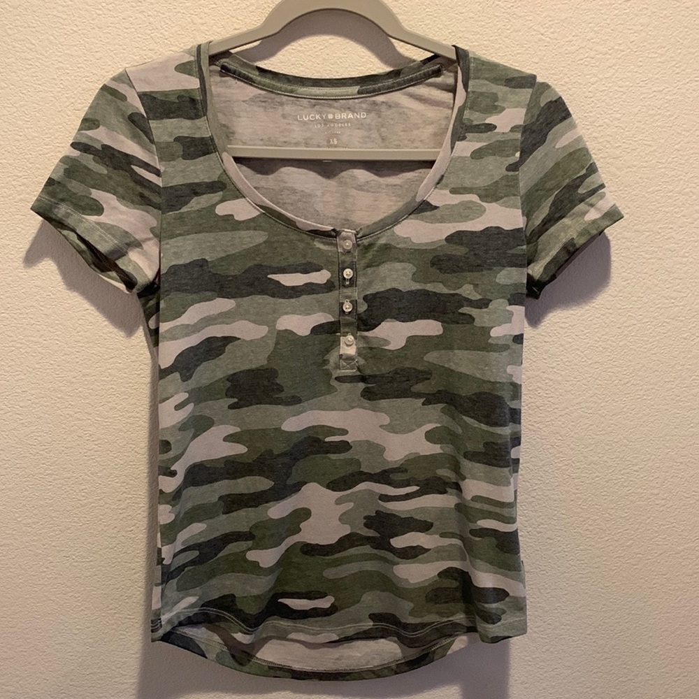 Lucky Brand Womens Camo Top. XS.​​​​​​​​​​​​​​​​​